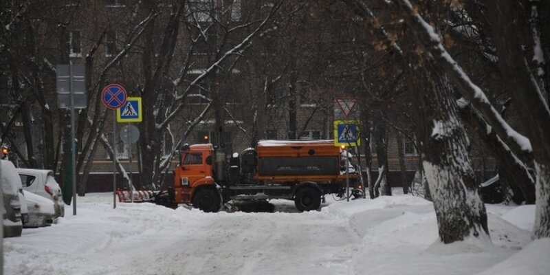 Компания со двора