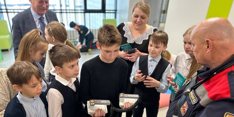 Учиться в нижнем новгороде. Учитель в школе. Учиться в нижнем новгороде. Нижний новгород образова презентация для детей. Школа 88 нижний новгород.