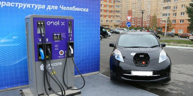 типы разъемов для зарядки электромобилей. потребляемая мощность зарядного устройства для электромобиля. мощность зарядки для электромобилей. заряжает электромобиль. схема электромобиля.