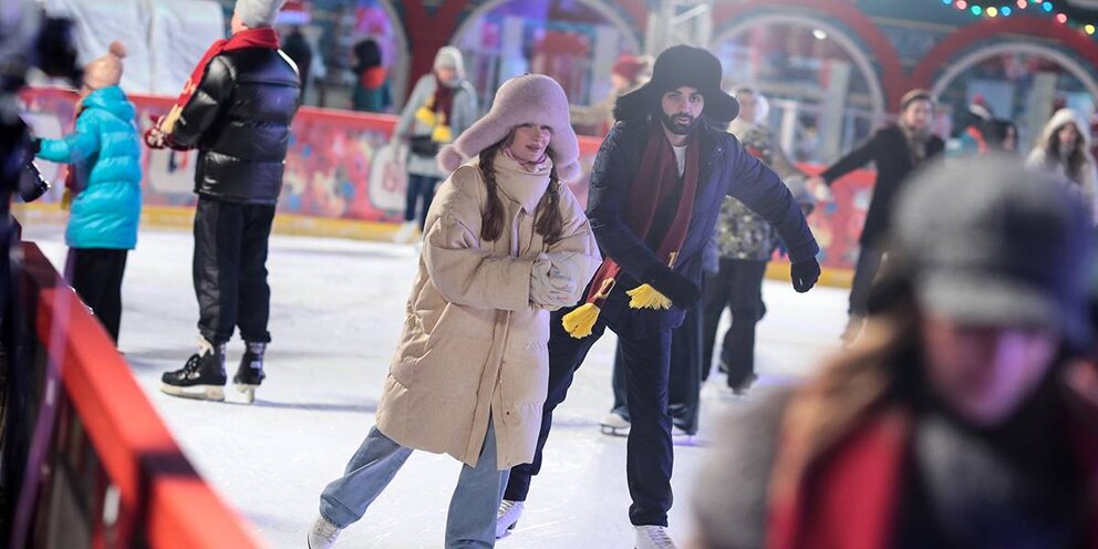 график работы катка. каток в парке южное бутово. сад эрмитаж в москве каток. гум-каток москва 2022. крытые катки в москве расписание.