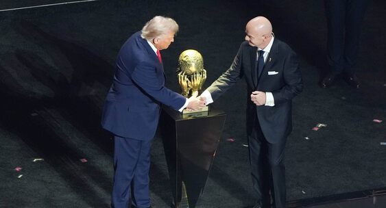 Трамп испортил фото сборной Испании при&nbsp;праздновании победы на&nbsp;ЧМ-2026|