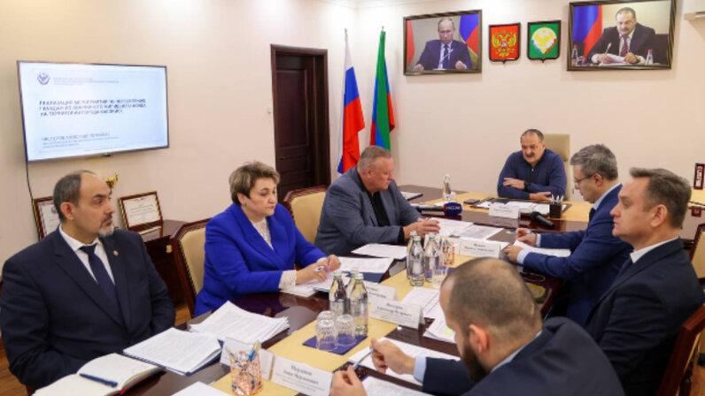 меликов сергей алимович дагестан. глава республики дагестан 2021. врио главы дагестана сергей меликов. сергей меликов глава дагестана. глава дагестана меликов сергей алимович с путиным.