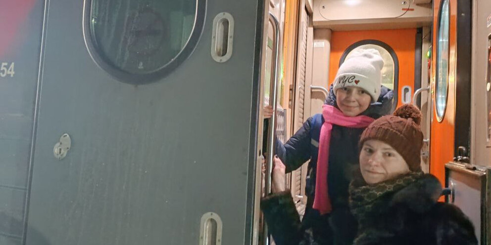 У тебя там не закрытый а открытый перелом. Ирина муравьёва в фильме карнавал. Завербовали он такой доверчивый. Единственный способ жить хорошо сразу. Ирина муравьёва карнавал.