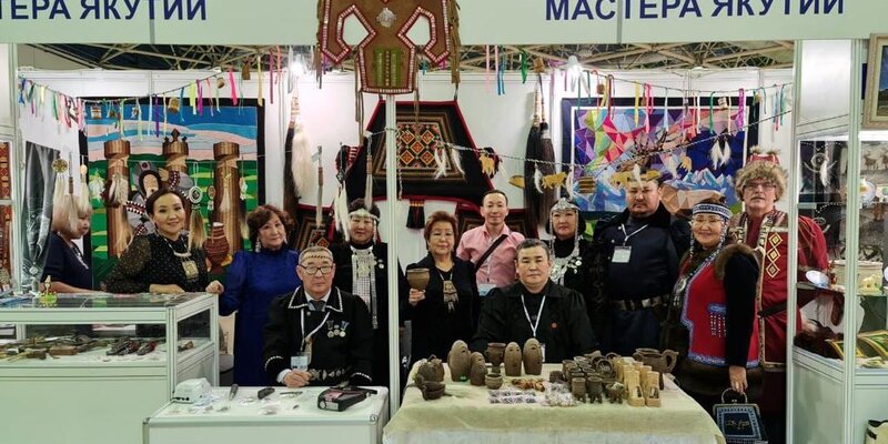 народные промыслы якутии дпи. якутия ремесла. якутская национальная одежда. народные промыслы якутии. якутские народные промыслы и ремесла.