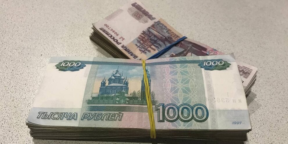 банкнота 1000 рублей. 1000 рублей. 100000 рублей. монета - один миллион рублей. числа 1 10 100 1000.