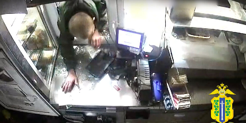 залезла под. статус болею. слова поддержки с юмором. рука под платьем. котик вылезай из под одеяла.