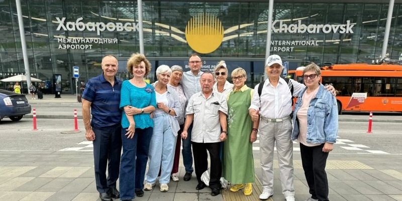 В хабаровск прилетел. В хабаровск прилетел. В хабаровск прилетел. Самолет открывается спереди. В хабаровск прилетел.