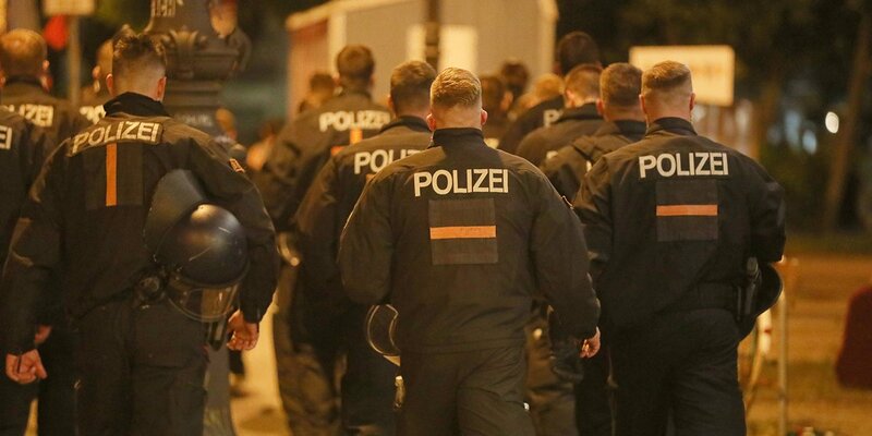 Bild: полиция ФРГ задержала в Берлине 10 человек в День Победы