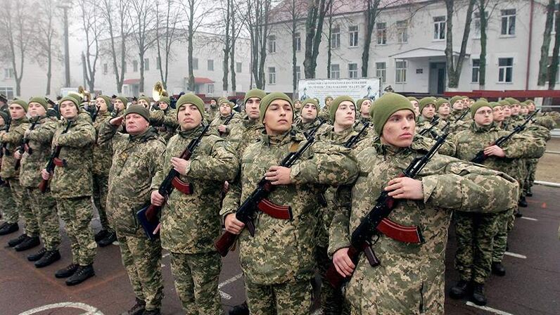 Эротические фото девушки в домашних условиях Reuters: Зеленский планирует завлекать 18-летних в ВСУ "выгодными контрактами" Д