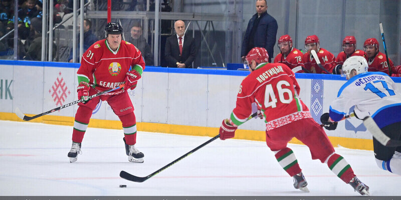 хоккей. шайба для хоккея. лед хоккей. хокей. шайба для хоккея.