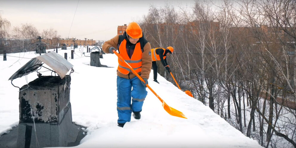 Продавец консультант снежная королева. Искусственный снег пушки. Огород зимой. Искусственный снег пушки. Искусственный снег пушки.