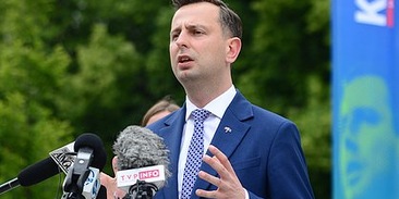 Флаг красный. Мид польши здание. Риа новости польша. Поляки блокируют границу с украиной. Национальный праздник независимости польши.