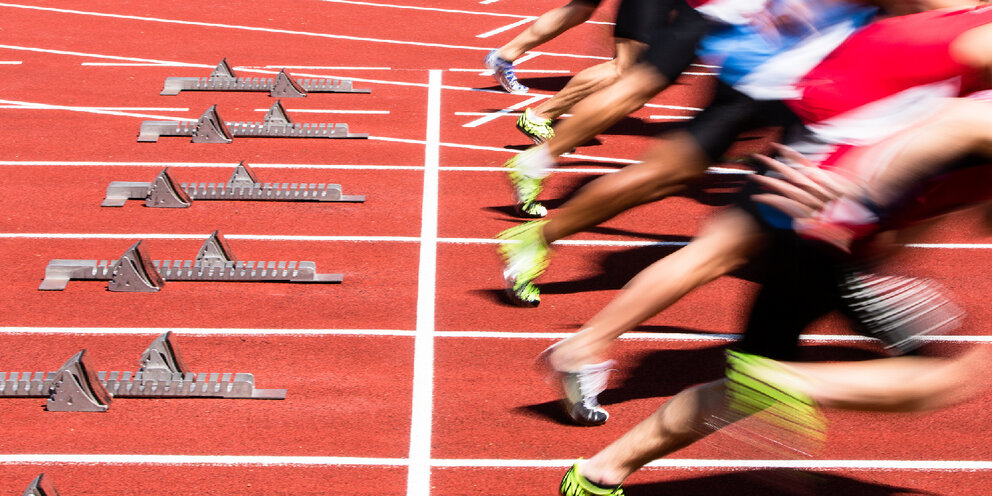 Гимнастика королева спорта. Спринтерский бег низкий старт. Легкая атлетика бег на короткие дистанции. Легкая атлетика старт.