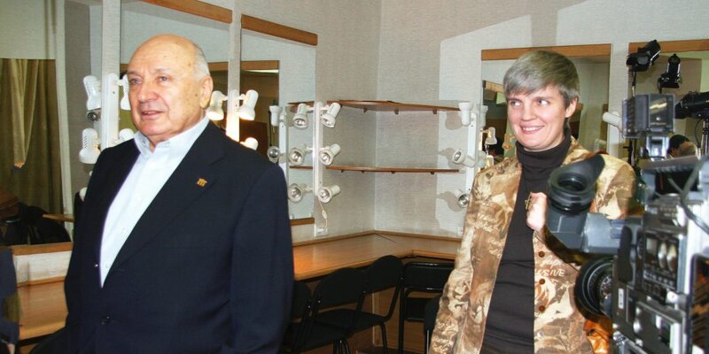 В ростове открыли памятник жванецкому. Памятник жванецкому на новодевичьем кладбище. Могила жванецкого на новодевичьем кладбище. В ростове открыли памятник жванецкому. В ростове открыли памятник жванецкому.