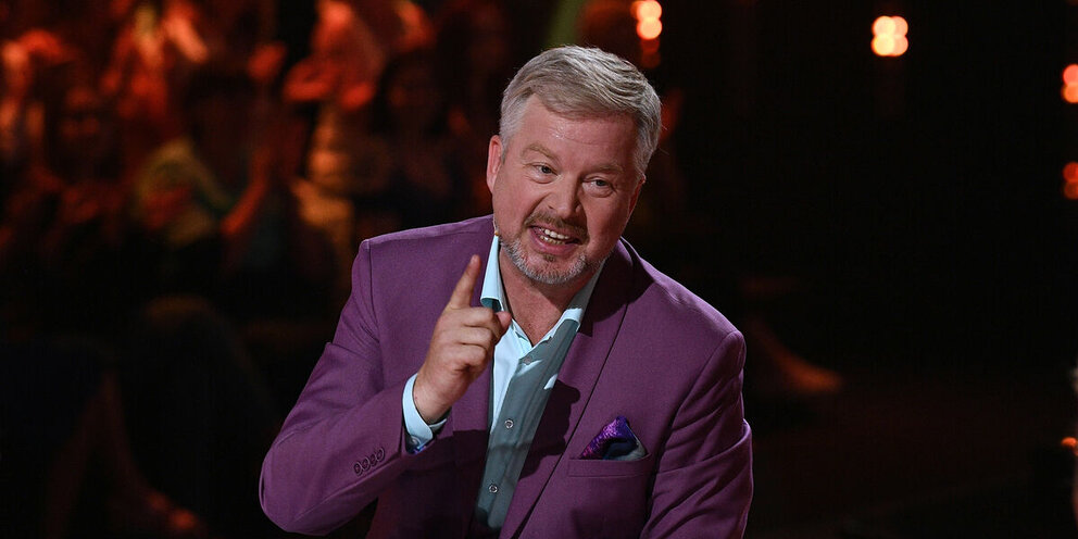 валдис пельш ведёт квн 2022. валдис пельш ведущий. валдис пельш молодой. ведущий угадай мелодию пельш. валдис пельш 1995.