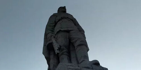 осквернили памятник воинам в болгарии. в болгарии сносят памятники русскому солдату. памятник советским воинам в болгарии. памятник в болгарии русскому солдату алеше. памятник советским воинам болгария (пловдив).