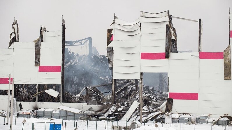 Пожар на складе в шушарах. Пожар в спб вчера. Пожар в санкт-петербурге: горят склады. Пожар лиговский проспект. Пожар в санкт-петербурге сейчас в шушарах спб.