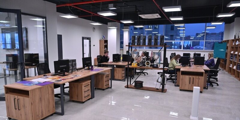 Работа в уфе на личном. Объявление о работе уборщицы телефон 8-919-190-05-13. Внимание ищем сотрудника. Новацентр симферополь. Работа уфа вакансии.