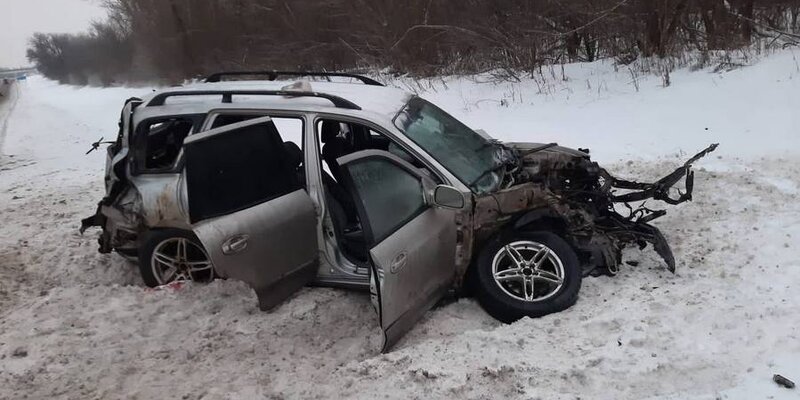 Сабит шонтакбаев спас ребенка. Парни спасли детей. Парни спасли детей. Парни спасли детей. Спасатели мчс спасают детей.