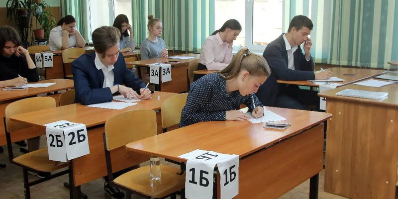 Сдавать два экзамена. Сдавать два экзамена
