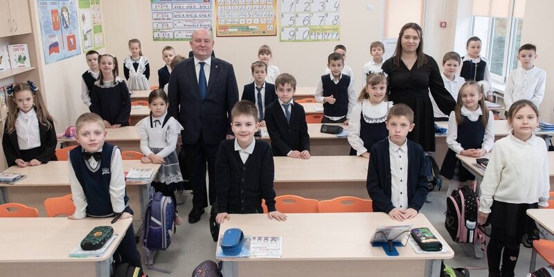 Психологические особенности старших школьников. Подростки в школе. Методика проведения подвижных игр в 1-2 классе. Программа школьников старших. Программа школьников старших.