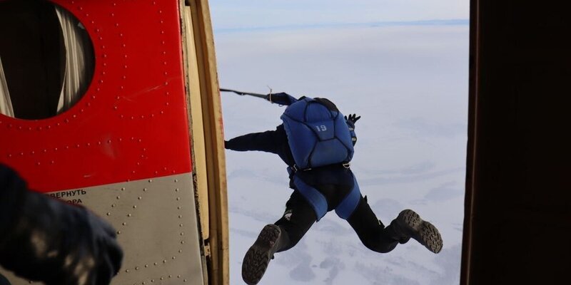 Эмблема летчиков для детей. Летчики на аэродром музыкальная. Ввс ноак. Военный летчик. Вадим белослудцев шайковка.