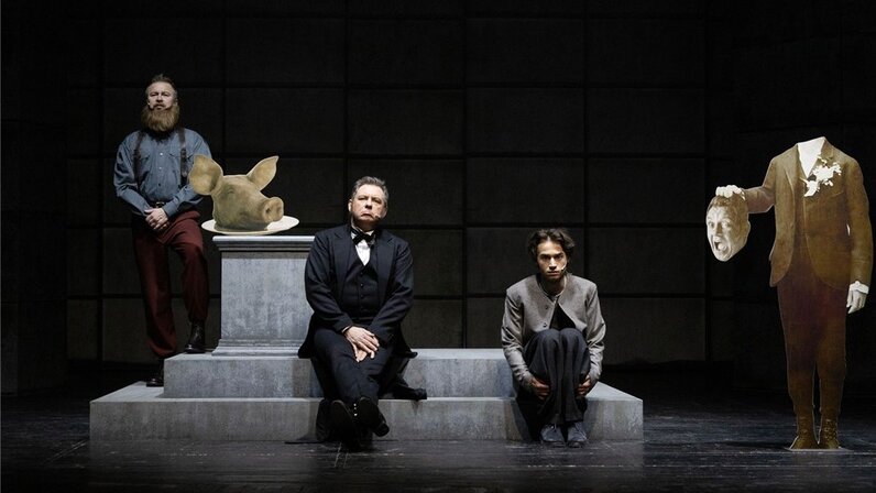 театр ермоловой мюзикл. петров гамлет ермоловой. театр ермоловой богомолов скандальный спектакль. ревизор спектакль нижегородский театр. дачники спектакль ермоловой.