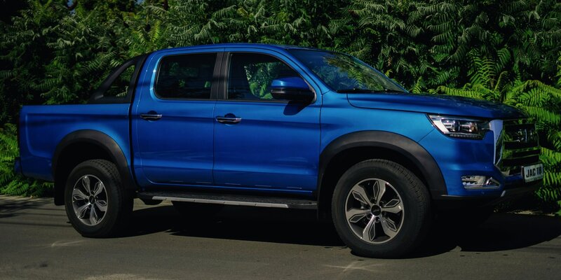 Прекрасные мгновения жизни. Стремление к мечте. Вперед и не сдаваться. Мужчина думает о прошлом. Одинокая девушка.