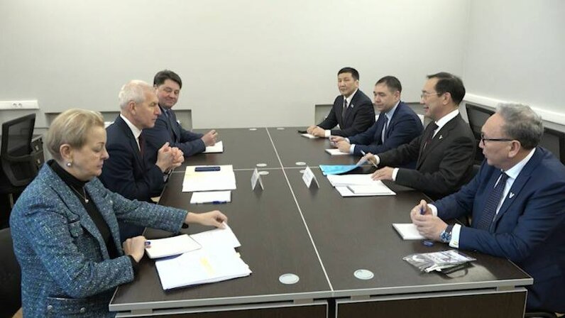 Алроса саха якутия. Республика саха якутия промышленность. Якутия промышленность алдан. Рабочие якутии. Чаяндинское месторождение якутия.