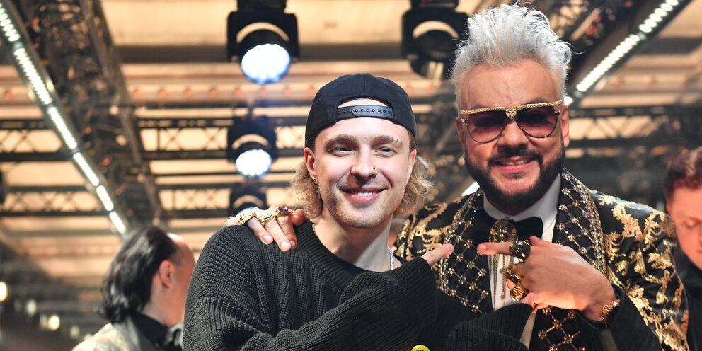 Левушка с раставлеными ногамм. Даша зотеева и олег. Инста самка липси. Мия бойко и инстасамка. Лабада инстасамка.