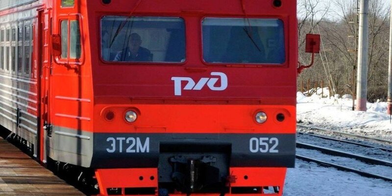 Электричка ростов сальск. Рельсовый автобус ра2-065. Электричка таганрог успенская. Вокзал азов электричка. Станция куберле.