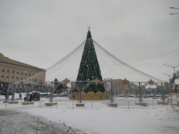 Елка на манежной площади 2021 москва. Манежная площадь москва 2022. Площадь куйбышева самара новый год 2023. Кразовская елка красноярск 2023. Горки на елке в екатеринбурге.
