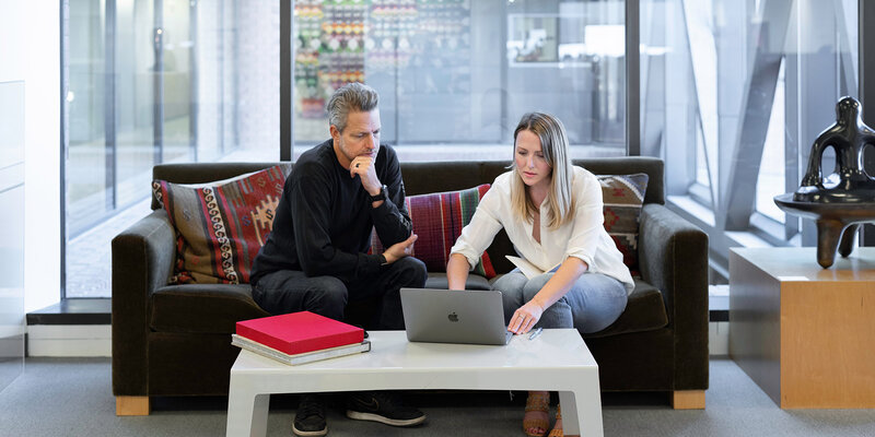 Работа по найму. Работа по найму и бизнес. Плюсы и минусы работы по найму. Преимущества работы по найму. Недостатки работы по найму.