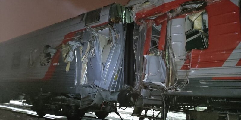 Путешествие на поезде. Что произошло с детьми в поезде. Цветные поезда для детей. Путешествие на поезде. Путешествие с детьми в плацкарте.