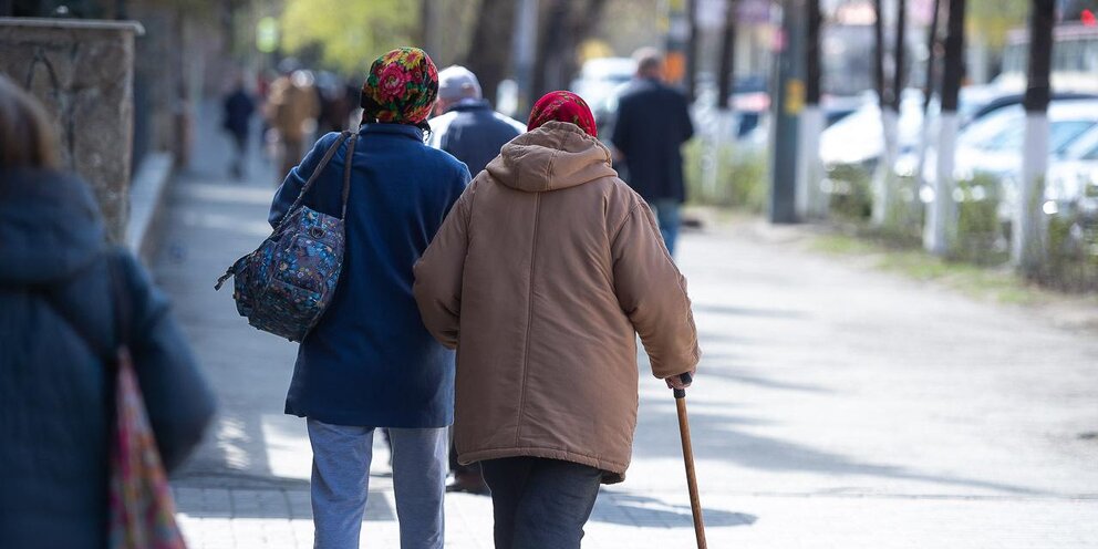 Выплата пенсионерам старше 50 лет