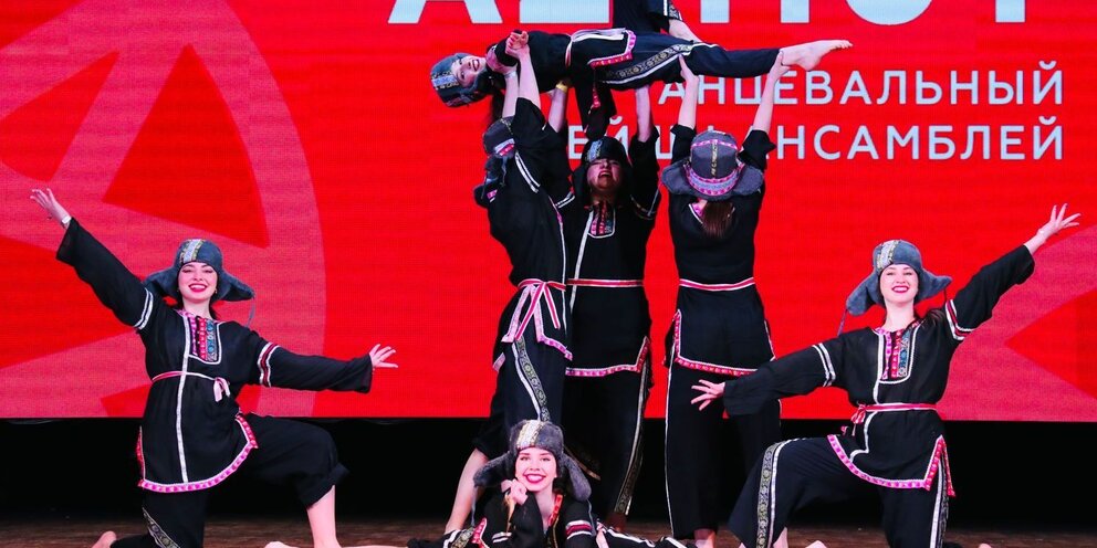 Музыка ясна. Самара фольклор. Этно музыкальные инструменты. Флейтист фестиваль этно. Музыка ясна.