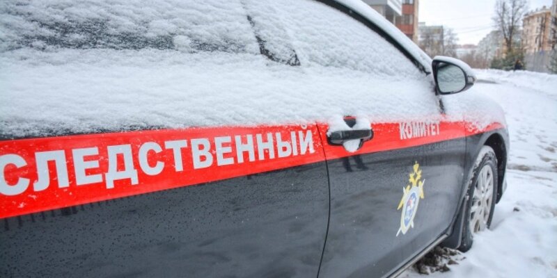 Девочка упала школе. Девочка упала школе. Девочка упала в обморок в школе. Девочка упала школе. Упал со стула на уроке.