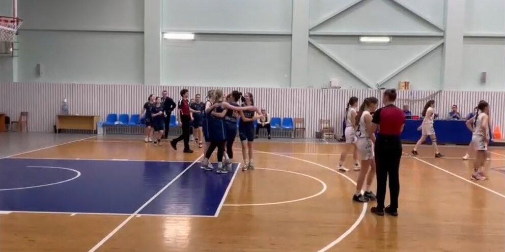 Команда девушек игра. Футбол дети. Регби. Спортивная команда. Футбольная команда девочек.