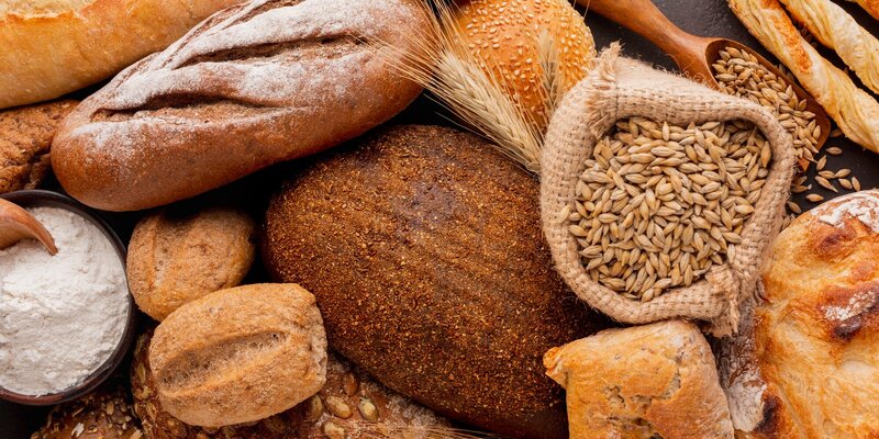 Зерно мелят автоматы. Мелят зерна обидевшись. Современные мельницы для производства муки. Мелят зерна обидевшись. Зерно перемалывают в муку.