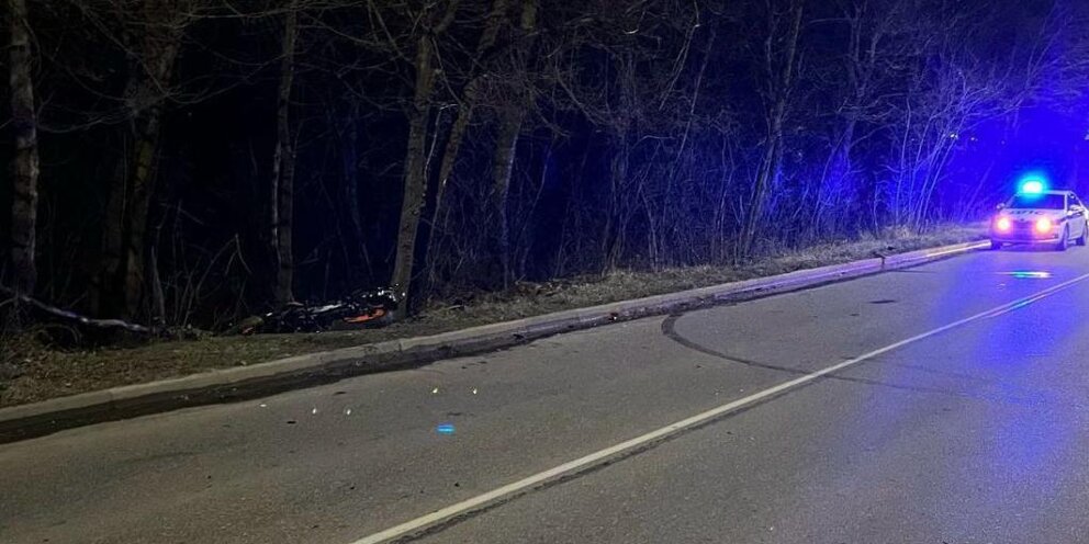 телевизор сломался. сломанный телевизор самсунг. разбитый телевизор филипс. телевизор с с треснутым экраном. разбитый монитор самсунг с24.