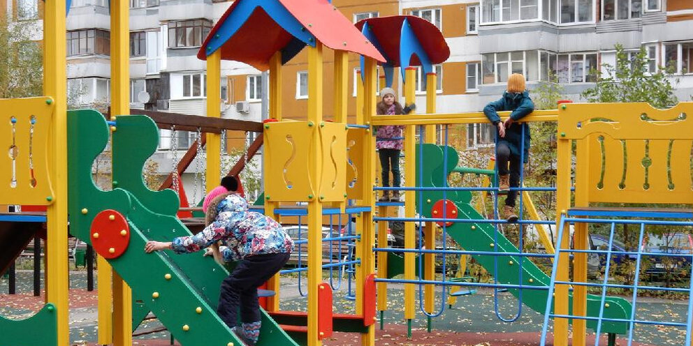 детская площадка в россии. российские детские площадки. городские детские площадки. российские детские площадки. детская площадка на руси.