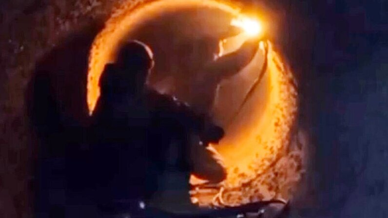 Чудеса случаются. Смешные картинки что делаешь. Прикол про ничего не делать. Самые лучшие моменты в жизни цитаты. Радостные высказывания.