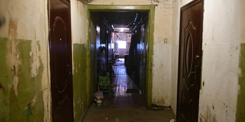 дом в городе. аварийные дома фото. поселок аварийный киев. аварийные дома калуга. ремонт домов калуга на кирова.