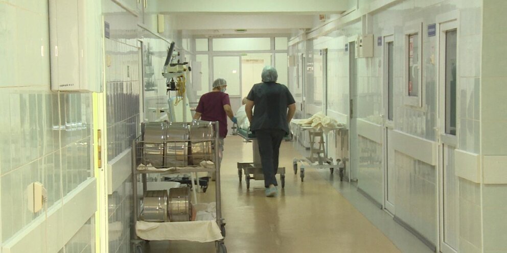 пациент зеро 2019 даниель. пациент без имени. опасный пациент фильм 1994. винсент пасторе убили на корабле в фильме. сериалы про медицину зарубежные.