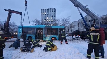 в автобусе ехало 3 человека. в автобусе ехало 3 человека. в автобусе ехало 3 человека. в автобусе ехало 3 человека. сколько человек входит в автобус.