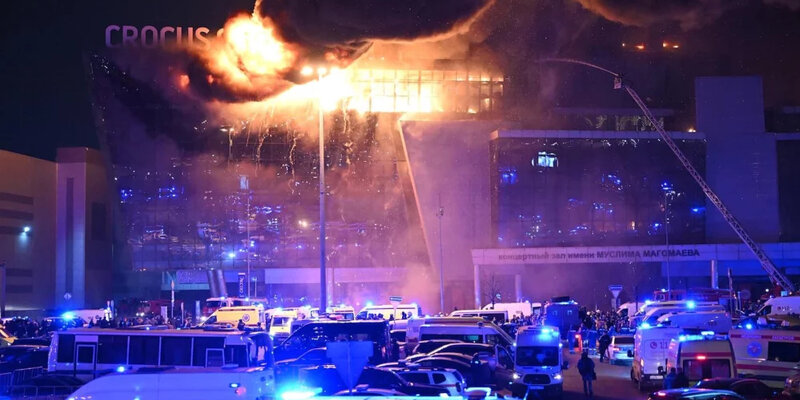 будильник 9 часов. 9 часов. часы 8 часов вечера. сколько будет 8 часов вечера. профессор ложится спать в 8 часов вечера а будильник заводит на 9 часов.