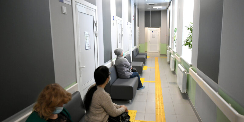 Режим работы медицинской комиссии. Режим работы 7 горбольницы. Травматология больница 1 тверь. Расписание работы лаборатории поликлиники. Номер телефона поликлиники.