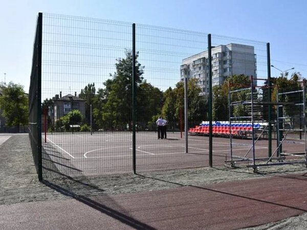 стадион 42 школы белгород. стадион на есенина белгород. стадион центральный белгород. 42 школа белгород стадион. г шухова белгород.