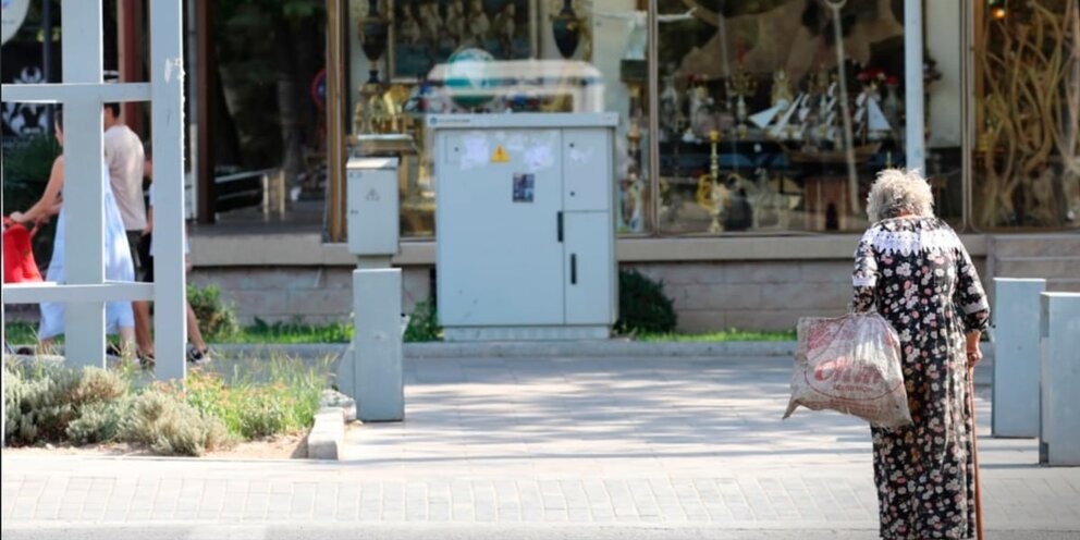 Пенсия работающим пенсионерам в 2021. Пенсионный возраст 2021. Таблица пенсионного возраста по годам 2023. Индексация пенсии в 2017 году неработающим пенсионерам. Условия назначения пенсии по старости в 2021.