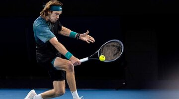 Андрей рублёв 2022. Янник шуара. Корт филиппа шатрие 2022. Рублев теннис синнер. Сергей демехин ролан гаррос 2022.